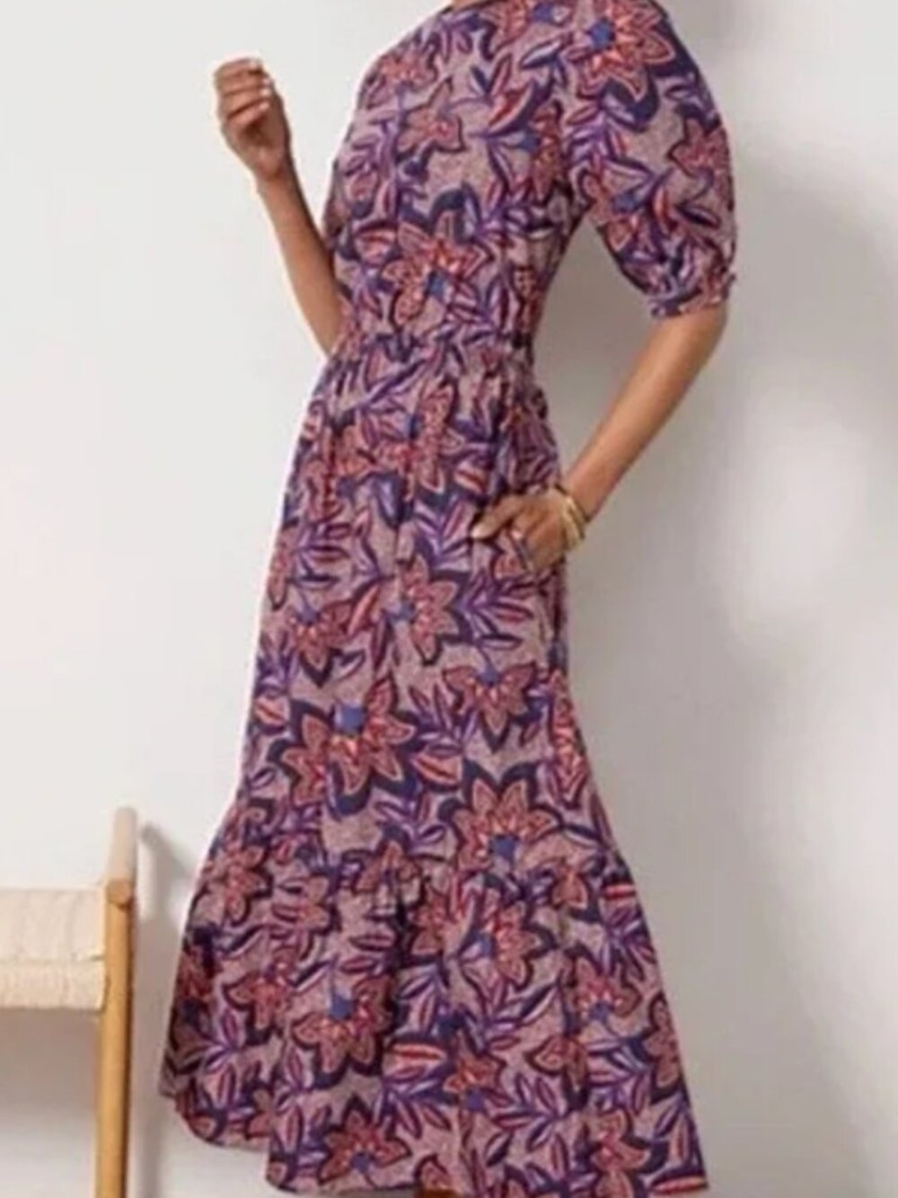 This Evereve Noelle floral print maxi dress features a smocked bodice and tiered